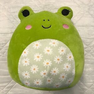 Squishmallow Wendy the Frog green with‎ flower belly